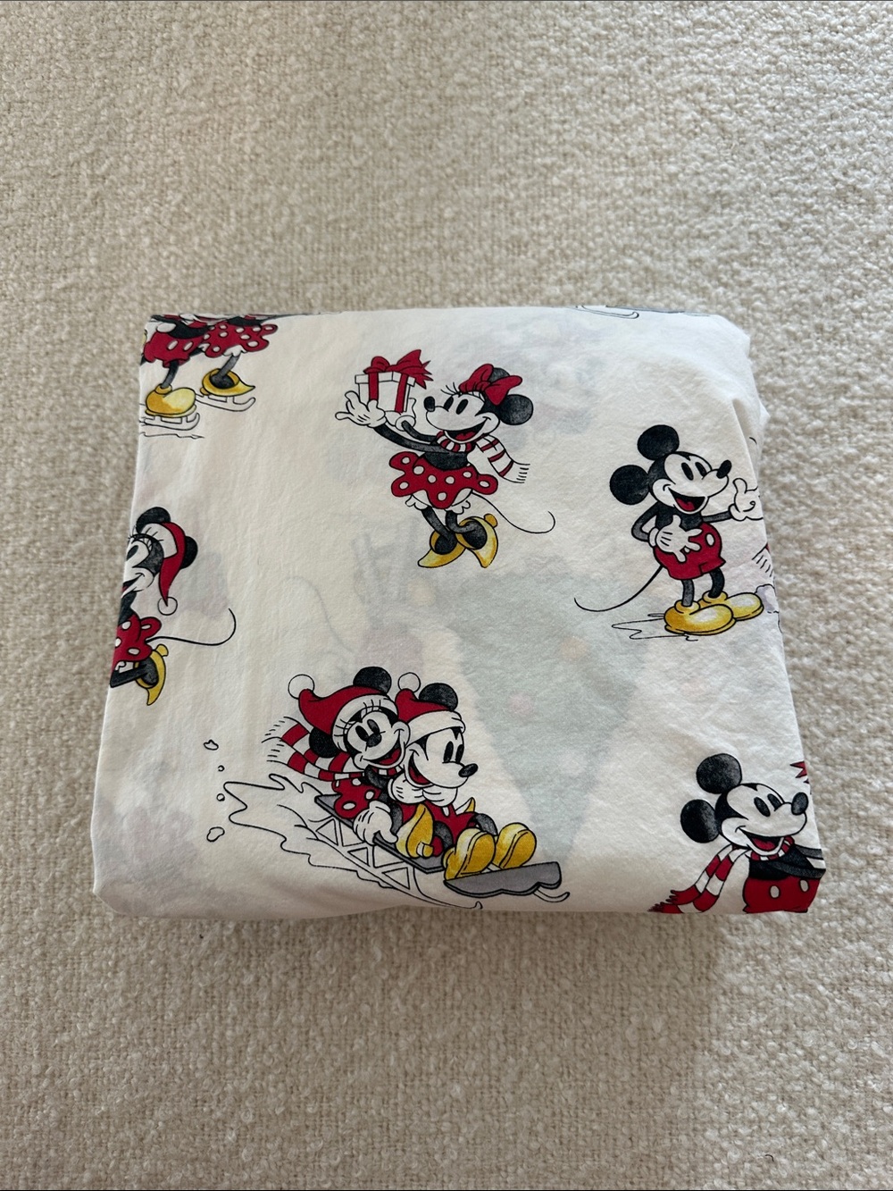 Pottery Barn Organic Kids Mickey Mouse Holiday Twin Sheet Set